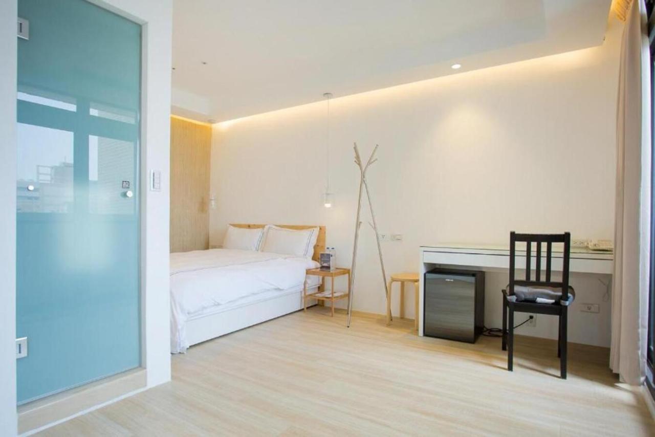 Mini West Hotel Taichung Exterior photo