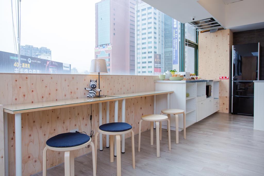 Mini West Hotel Taichung Exterior photo